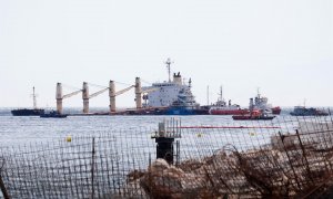 03/09/2022-Vista del buque "OS35", varado al Este de Gibraltar tras la colisión que sufrió el lunes, este 3 de septiembre en La Línea de la Concepción (Cádiz)