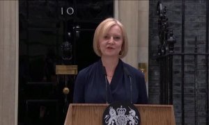 Liz Truss es ya oficialmente la nueva primera ministra tras despachar con la Reina