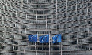 Tres banderas de la Unión Europea en una imagen de archivo del 10 de abril de 2019.