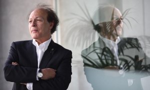 Javier Marías posa durante la presentación de su novela 'Berta Isla', en Madrid a 5 de septiembre de 2017.