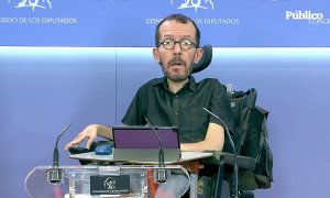 Echenique: "Invitar a un delincuente fugado a un funeral de Estado deja claro qué significa la monarquía en Reino Unido y en España"