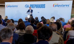 El presidente del PP, Alberto Núñez Feijóo, en un acto con militantes en Segovia. EFE/Pablo Martín