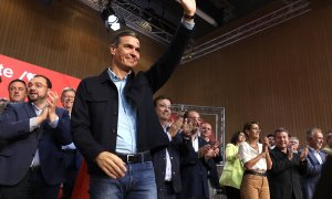 17/09/2022 El presidente del Gobierno, Pedro Sánchez, saluda a miembros de su partido en el Consejo Político Federal del PSOE, celebrado en Zaragoza