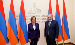 La presidenta de la Cámara de Representantes de EEUU, Nancy Pelosi, y el primer ministro armenio, Nikol Pashinyan.