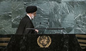 El presidente de Irán, Seyyed Ebrahim Raisi, en el Salón de la Asamblea General en la sede de las Naciones Unidas en Nueva York.