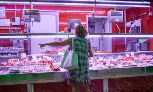 6/8/22 Un estante de carne en el Mercado Municipal de Pacífico, a 6 de agosto de 2022, en Madrid