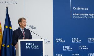 El presidente del Partido Popular, Alberto núñez Feijóo, participa en una conferencia durante el foro, a 30 de septiembre de 2022, en la Isla de La Toja.