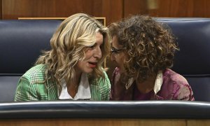 La vicepresidenta segunda y ministra de Trabajo y Economía Social, Yolanda Díaz, y la ministra de Hacienda María Jesús Montero, durante la sesión plenaria de este jueves en el Congreso de los Diputados en Madrid.