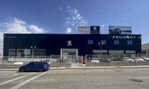 Imagen de archivo del concesionario de Peugeot en la Ciudad del Automóvil de Leganés.