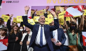 El progresista Van der Bellen gana con mayoría y presidirá Austria seis años más.