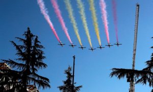 Imagen de la Patrulla Águila el 12 de octubre de 2021. El humo de los aviones tenían que dibujar la bandera de España.