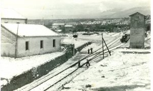 El complex ferroviari de Xerta en construcció, amb presos al centre de la fotografia.
