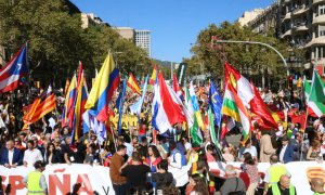 12/10/2022 - La capçalera de la manifestació espanyolista del 12-O a Barcelona, convocada per Catalunya Suma.