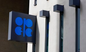 El logo de la OPEP (OPEC, según sus siglas en inglés), en su última reunión en Viena. REUTERS/Lisa Leutner
