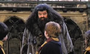 Robbie Coltrane interpretando a Hagrid