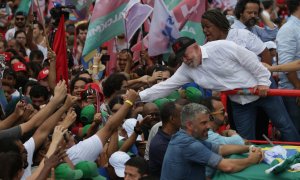 El expresidente y candidato a la Presidencia de Brasil Luiz Inácio Lula da Silva visita el 12 de octubre el Complexo do Alemao