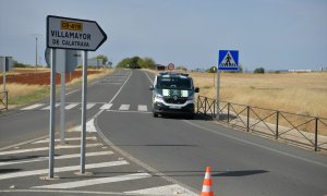 Un furgón de la Guardia Civil en la carretera de Argamasilla de Calatrava, a 26 de octubre de 2022, en Argamasilla de Calatrava