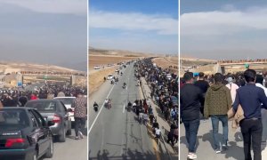 Combo de imágenes de cientos de personas andando por una autopista en dirección al cementerio de Aichi, en la ciudad iraní de Saquez, este 26 de octubre de 2022.
