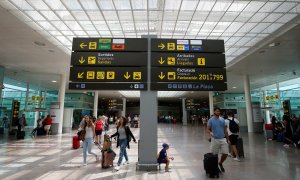 Un panel informativo de los vieles en el aeropuerto  aeropuerto de Josep Tarradellas-Barcelona-El Prat. REUTERS/Albert Gea