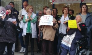 28/4/22 Trabajadoras, usuarias y familiares de residentes del centro Clece Vitam, propiedad del grupo empresarial de Florentino Pérez, protestan por la situación de la residencia.