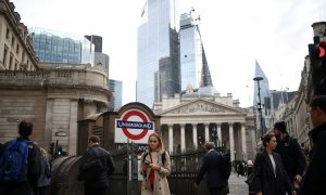 La boca de la estación de metro de Bank, junto a la sede del Banco de Inglaterra, en la City de Londres. REUTERS/Henry Nicholls