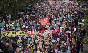 Marchas en Londres para protestar por la crisis del coste de la vida y exigir la convocatoria de unas elecciones generales, a 5 de noviembre de 2022.
