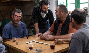 Luis Zahera, Rodrigo Sorogoyen, Denis Ménochet y Doego Anido, en el rodaje de 'As bestas'.