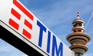El logo de Telecom Italia en su sede en Rozzano, cerca de Milan. REUTERS/Stefano Rellandini