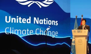 El Ministro de Medio Ambiente de Japón, Akihiro Nishimura, habla durante un plenario de las Cumbre del Clima (COP27) de 2022.