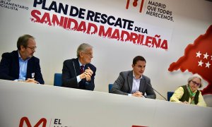 El secretario general del PSOE de Madrid, Juan Lobato, junto a José Ángel Satúe, José Manuel Freire y Matilde Díaz.
