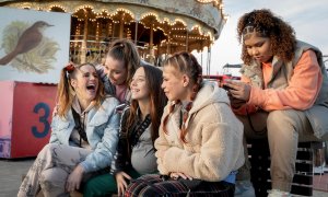 Carla Quilez en el centro, con el resto de actrices de la película