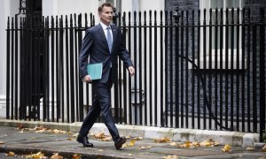 El ministro de Finanzas y responsable de la Hacienda de Reino Unido, Jeremy Hunt, a su llegada a Downing Street este jueves.