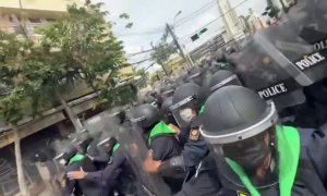 Cientos de personas protestan contra el gobierno y el primer ministro en Tailandia