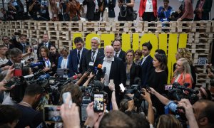 El vicepresidente de la Comisión Europea, Frans Timmermans, habla con los medios en la Cumbre del Clima de Sharm el Sheikh (COP27).