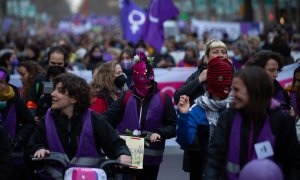 Imagen de archivo de un grupo de mujeres en una manifestación feminista en Barcelona.
