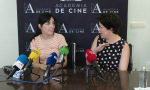 La directora de la película 'Cinco Lobitos', Alauda Ruiz de Azúa, y la productora, en el anuncio de las películas españolas preseleccionadas a los Oscar, en la Academia de Cine, a 25 de agosto de 2022, en Madrid