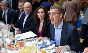 El presidente del PP, Alberto Núñez Feijóo y la presidenta de la Comunidad de Madrid, Isabel Díaz Ayuso, durante la cena de Navidad del PP madrileño.