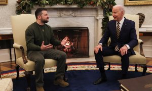 El presidente ucraniano, Volodimir Zelenski, junto al líder estadounidense, Joe Biden, en su encuentro en Washington, a 21 de diciembre de 2022.