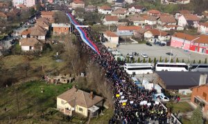 Ciudadanos serbios se manifiestan por el corte de las carreteras que unen Rudare (Serbia) y Mitrovica (Kosovo), a 22 de diciembre de 2022.