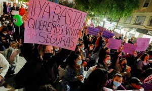 Un grupo de mujeres participa en una manifestación por el 8M, Día Internacional de la Mujer, en Murcia.