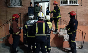 Bomberos desalojan a vecinos de un edificio de San Fernando de Henares (Madrid)