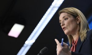 La presidenta del Parlamento Europeo, Roberta Metsola, asiste a una conferencia de prensa durante la Cumbre del Consejo Europeo en Bruselas, el 15 de diciembre de 2022.