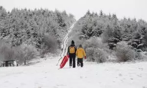 La llegada de un frente frío ha dejado nieve en cotas superiores a los 800 metros.