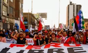 Imagen de un grupo de manifestantes con la pancarta 'Perú Libre' en el seno de las protestas contra el Gobierno de Dina Boluarte, a 12 de enero de 2023.