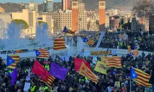Manifestación de independentistas en la fuente de Montjuïc contra la cumbre hispano francesa a jueves 19 de enero de 2023
