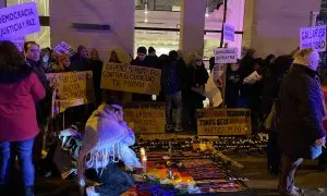 Manifestación frente a la embajada de Perú en Madrid