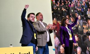 El presidente de la Generalitat, Pere Aragonès junto al líder de ERC, Oriol Junqueras, y la secretaria general adjunta de ERC, Marta Vilalta, en Lleida, a 28 de enero de 2023.