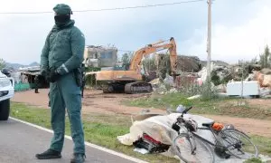 Las fuerzas de seguridad durante la demolición del Walili a 30 de enero de 2023 en Níjar (Almería, Andalucía, España).