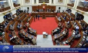 El congreso de Perú acuerda debatir elecciones anticipadas