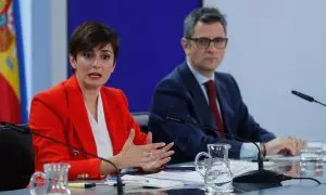 La ministra de Política Territorial y portavoz del Gobierno, Isabel Rodríguez (i) y el ministro de Presidencia, Félix Bolaños durante la rueda de prensa posterior a la reunión del Consejo de Ministros,